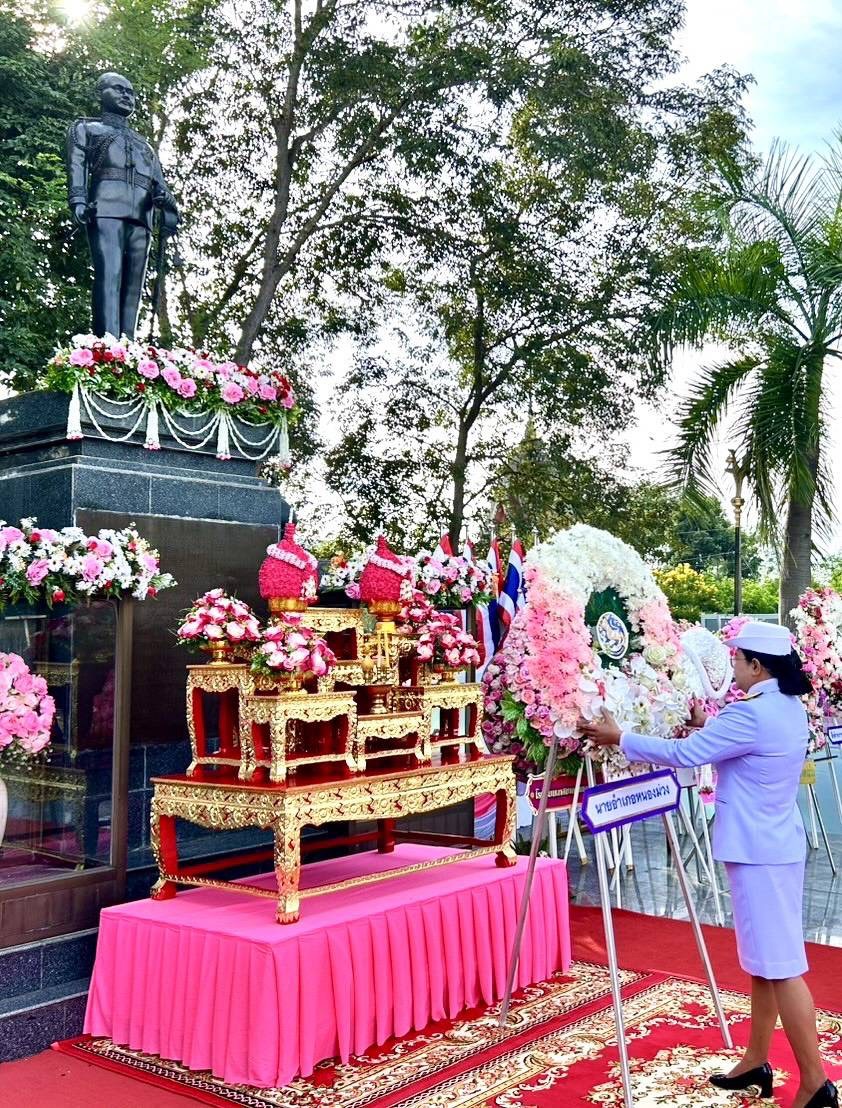 อำเภอหนองม่วง โดยสำนักงานพัฒนาชุมชนอำเภอหนองม่วง ร่วมพิธีวางพวงมาลาถวายราชสักการะ เนื่องในวันปิยมหาราช (วันคล้ายวันสวรรคตพระบาทสมเด็จพระจุลจอมเกล้าเจ้าอยู่หัว) ประจำปี 2568