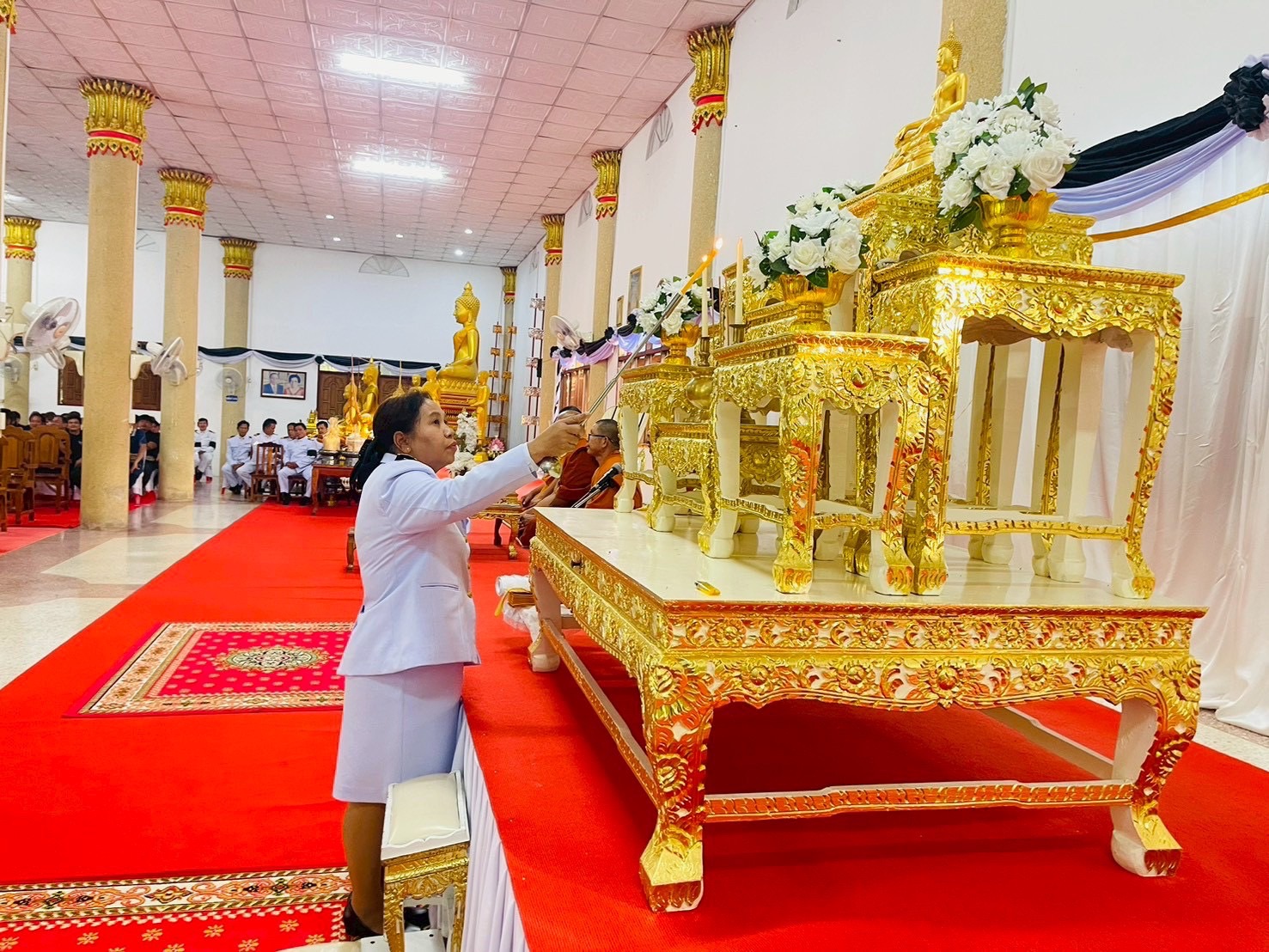 อำเภอหนองม่วง โดยสำนักงานพัฒนาชุมชนอำเภอหนองม่วง ร่วมพิธีบำเพ็ญกุศลสวดอภิธรรม อุทิศถวายพระราชกุศลแด่สมเด็จพระนางเจ้าสิริกิติ์ พระบรมราชินีนาถ พระบรมราชชนนีพันปีหลวง