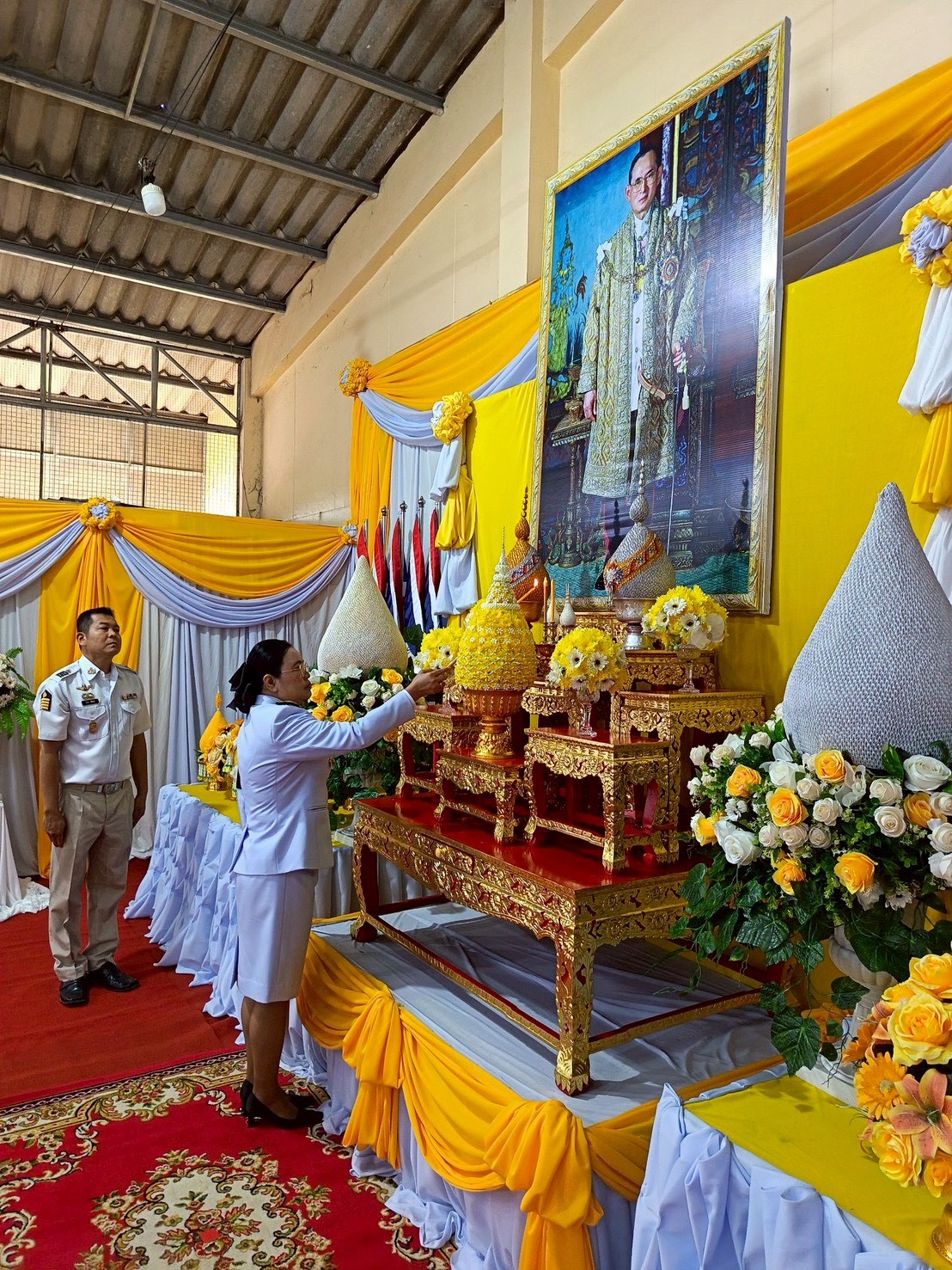 อำเภอหนองม่วง โดยสำนักงานพัฒนาชุมชนอำเภอหนองม่วง ร่วมกิจกรรมเนื่องในวันคล้ายวันพระบรมราชสมภพ พระบาทสมเด็จพระบรมชนกาธิเบศร มหาภูมิพลอดุลยเดชมหาราช บรมนาถบพิตร วันชาติ และวันพ่อแห่งชาติ 5 ธันวาคม 2568 