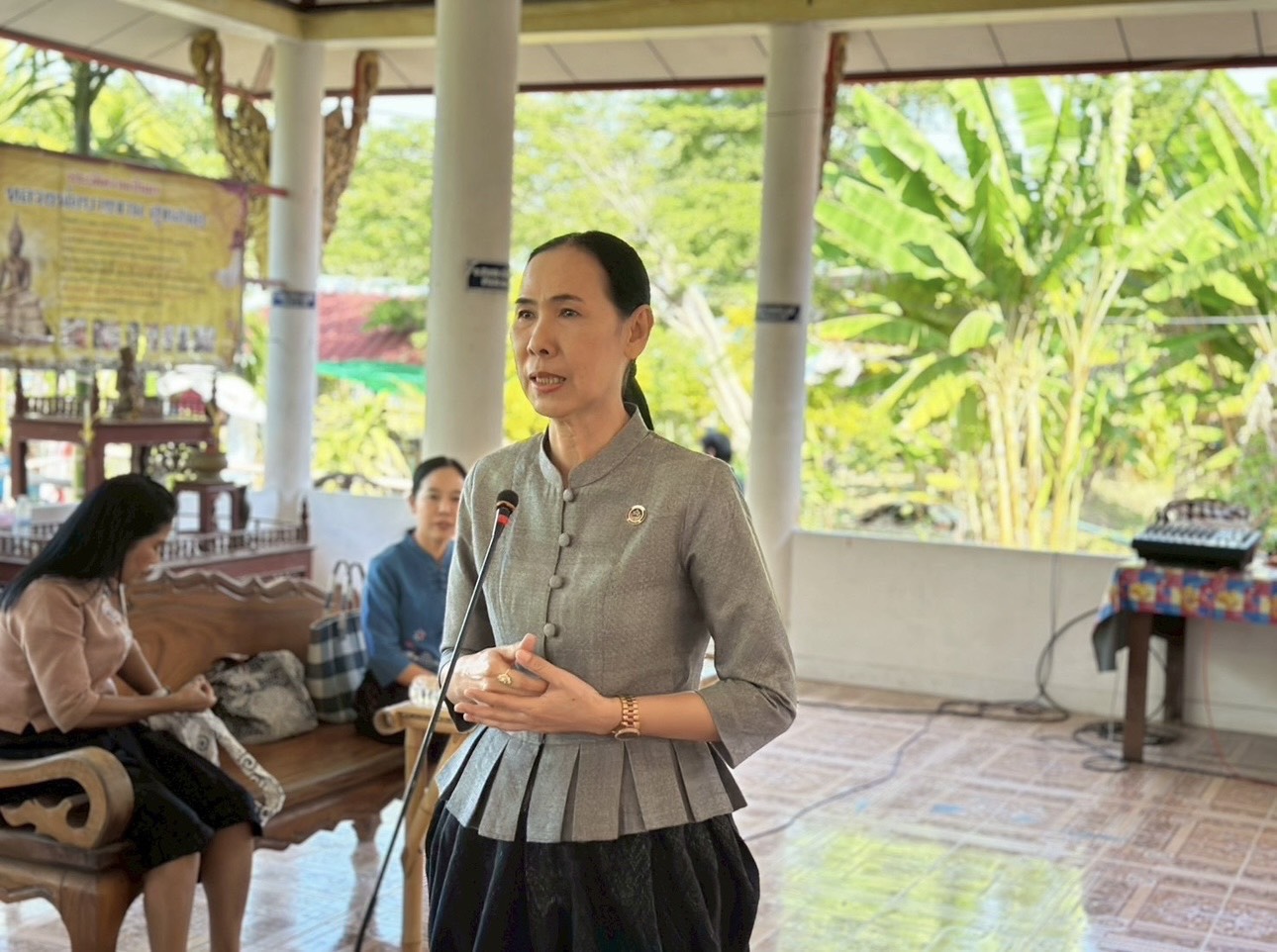 อำเภอหนองม่วง โดยสำนักงานพัฒนาชุมชนอำเภอหนองม่วง และเครือข่ายผู้นำอาสาพัฒนาชุมชนอำเภอหนองม่วง ร่วมโครงการสนับสนุนกิจกรรมตามแผนการขับเคลื่อนงานตามภารกิจผู้นำอาสาพัฒนาชุมชน (ผู้นำ อช.) ในกิจกรรมผ้ามัดหมี่ On The Chic