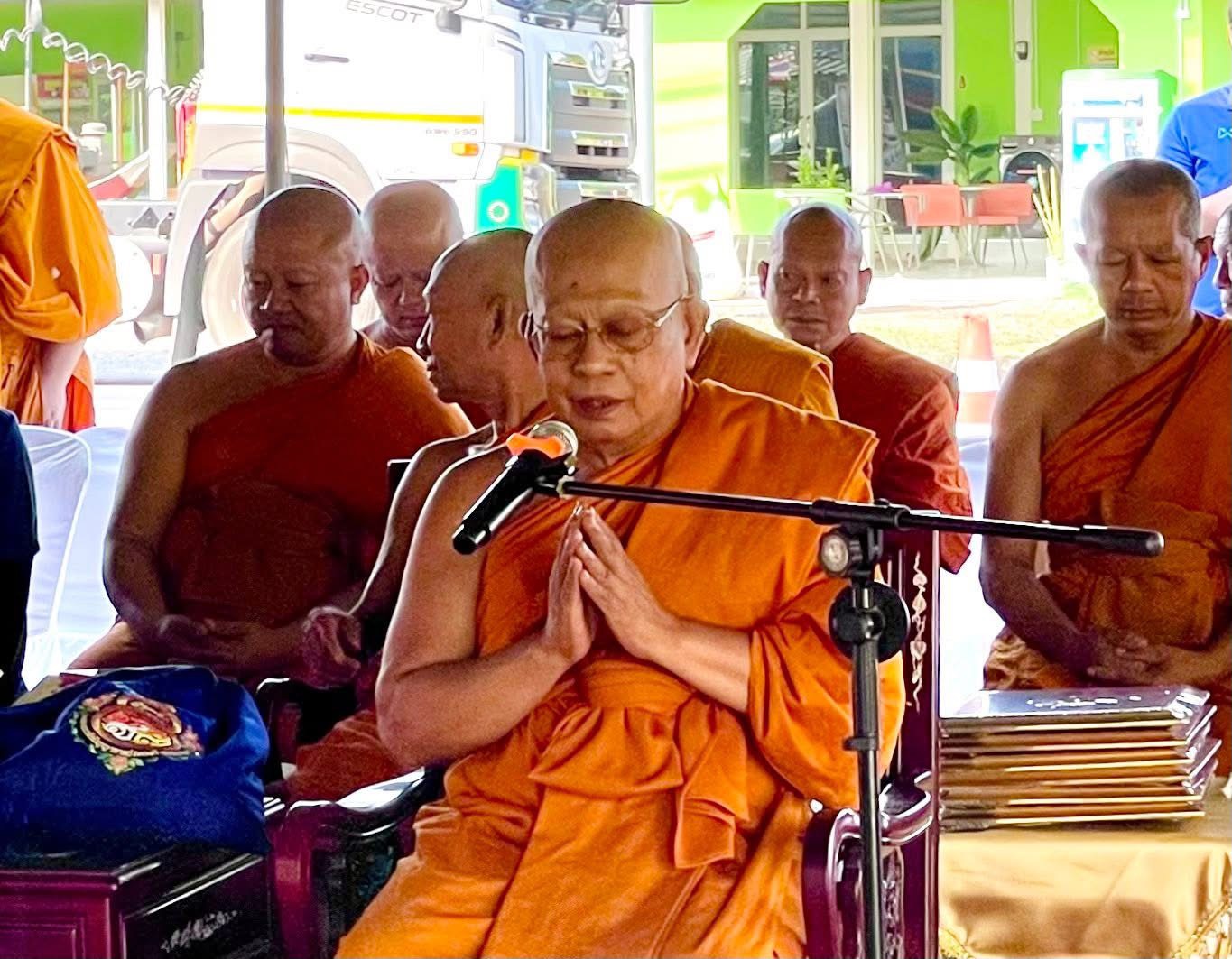 อำเภอหนองม่วง โดยสำนักงานพัฒนาชุมชนอำเภอหนองม่วง เข้าร่วมโครงการสังฆประชานุเคราะห์ คณะสงฆ์ ภาค 3