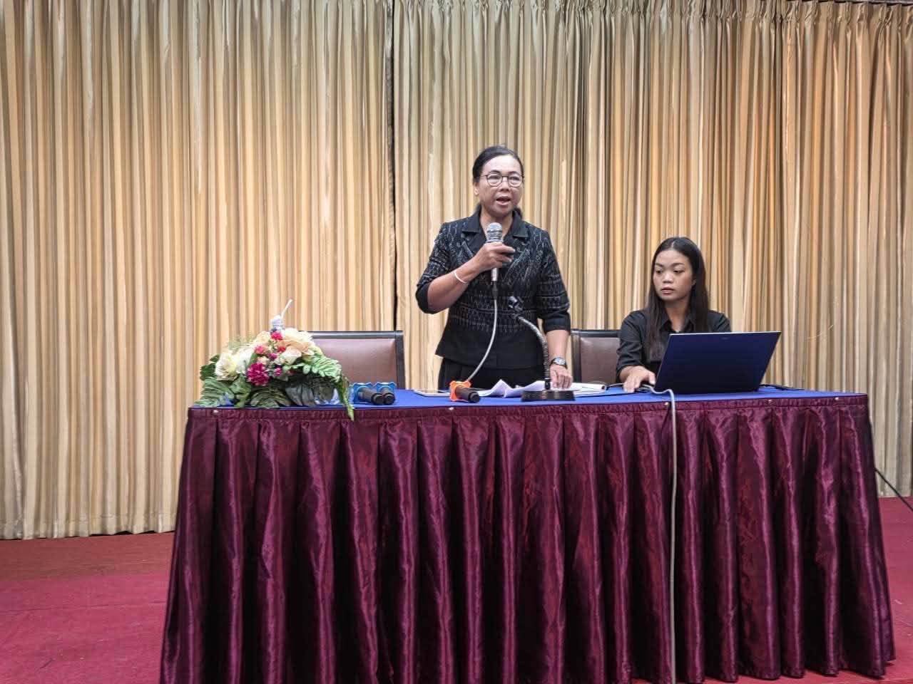 อำเภอหนองม่วง  โดยสำนักงานพัฒนาชุมชนอำเภอหนองม่วง เข้าร่วมโครงการเพิ่มประสิทธิภาพการปฏิบัติงานกองทุนพัฒนาบทบาทสตรีแก่กลไกการขับเคลื่อนกองทุนพัฒนาบทบาทสตรีระดับจังหวัด