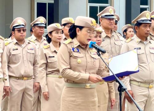 อำเภอหนองม่วง โดยสำนักงานพัฒนาชุมชนอำเภอหนองม่วง เข้าร่วมกิจกรรมเคารพธงชาติและร้องเพลงชาติไทย เนื่องในวันพระราชทานธงชาติไทย (Thai National Flag Day) ประจำปี 2569